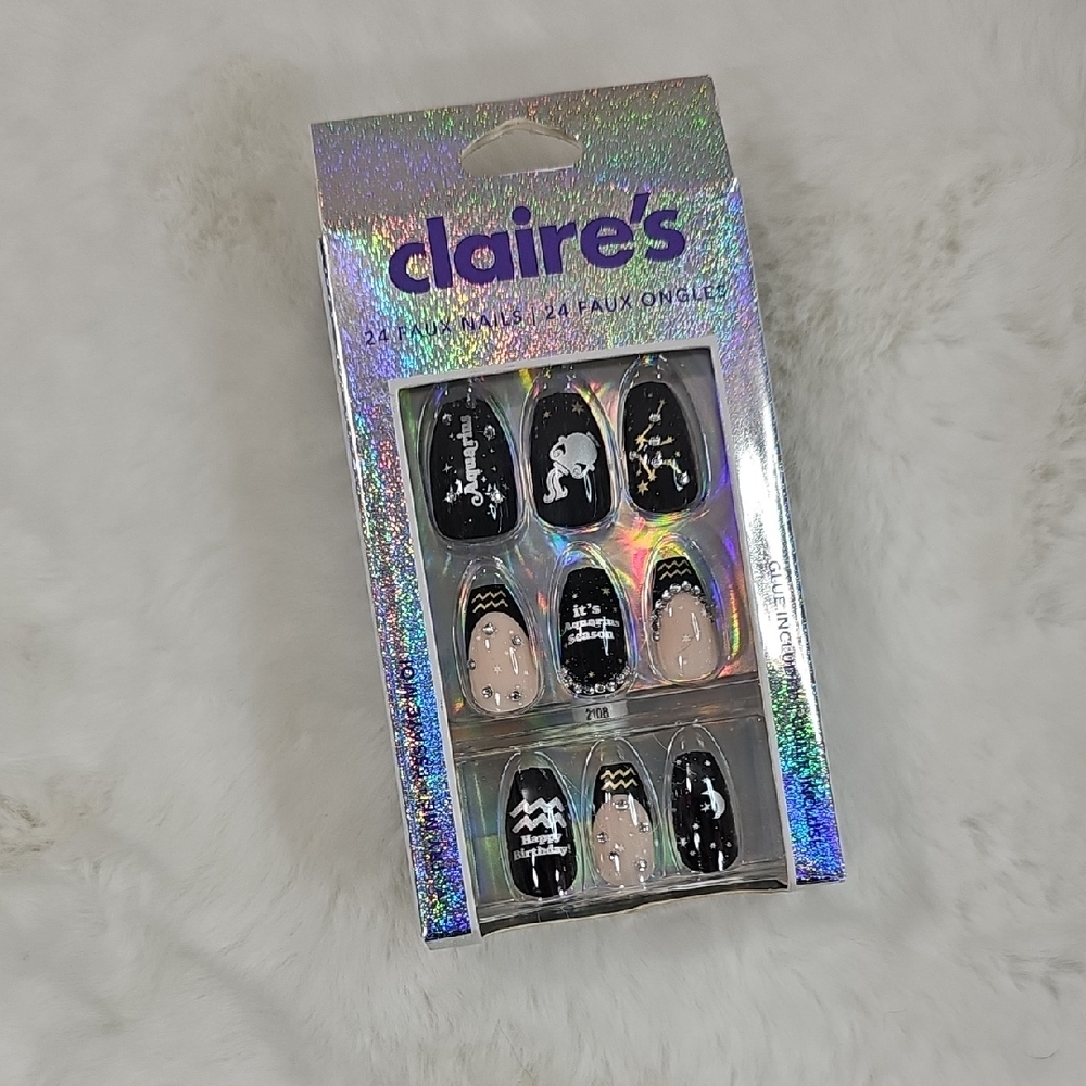 Claire's 24 Faux Nails Aquarius Nails